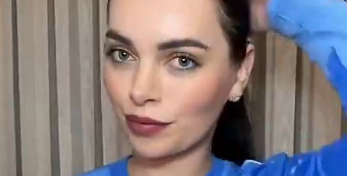 家妻甚美，埃德森妻子晒冠军奖牌