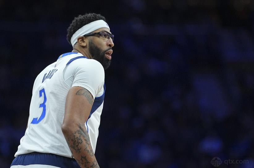 曝浓眉左手韧带损伤恢复时间未定