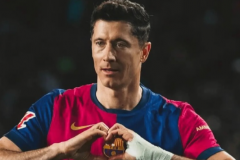 莱万拒绝冬窗加盟费内巴切 莱万与巴萨的合同将于2026年6月到期