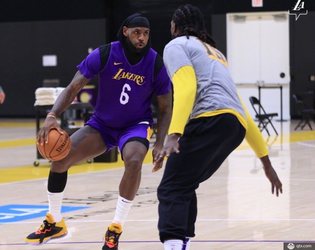 詹姆斯队内训练