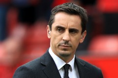 内维尔：曼联下个目标必须是挤进英超前2和赢得一座奖杯