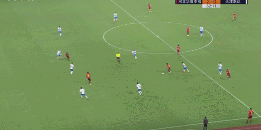 图雷高速插上禁区左侧起脚打门偏出