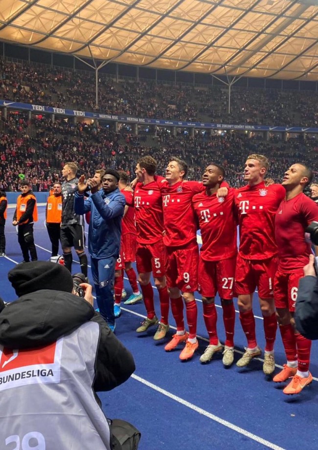 德甲拜仁4-0柏林赫塔 穆勒传射莱万建功