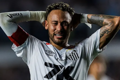 内马尔成功接受关节镜手术 修复半月板