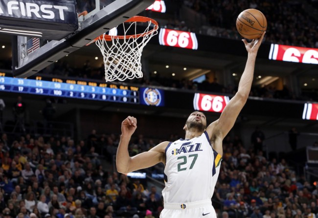 NBA颁奖典礼： 戈贝尔再次获得最佳防守球员