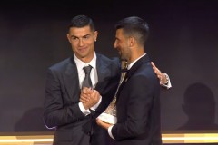 C罗上台为德约科维奇颁奖 后者获得2025环球体育奖