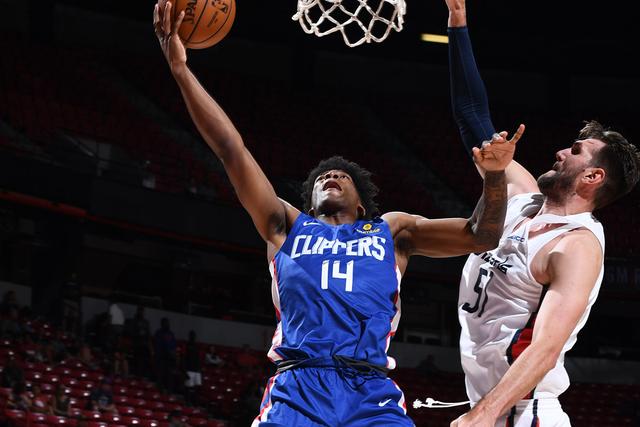 快船前锋曼恩完成右手韧带修复手术