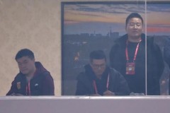 邵佳一任国足主帅后首现身 观看U22国足熊猫杯