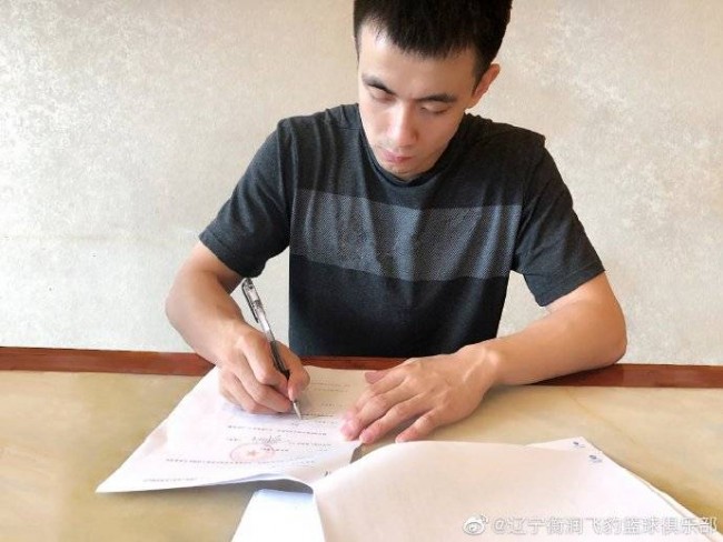 辽宁男篮与赵继伟完成续约