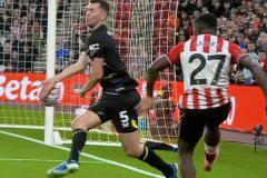 VAR检查认为基恩手臂处于合理位置 不构成点球判罚