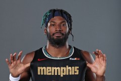 快船正式签下温斯洛 他成伦纳德最好替身