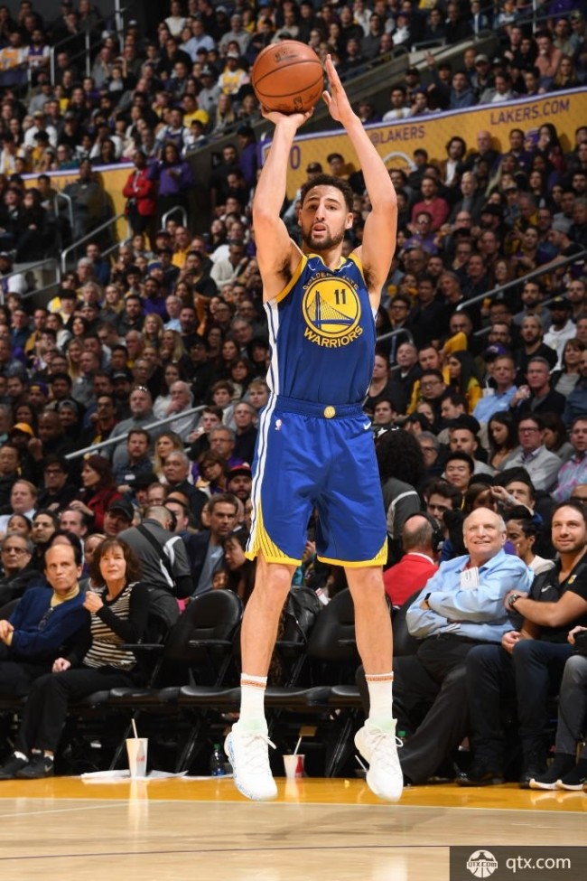 汤普森三分十连中追平历史记录