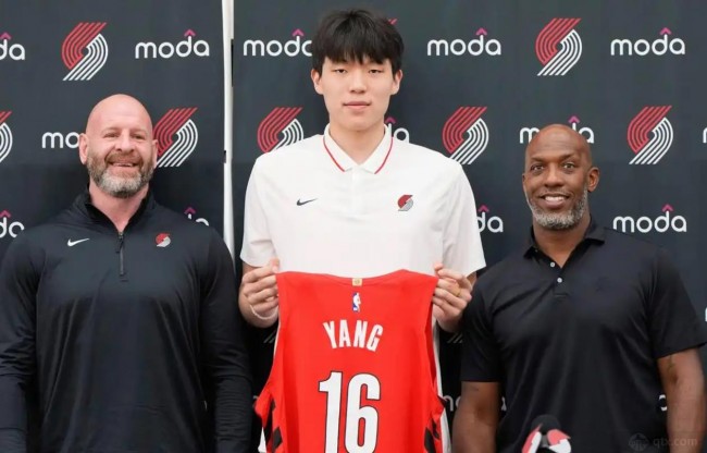 杨瀚森亮相开拓者