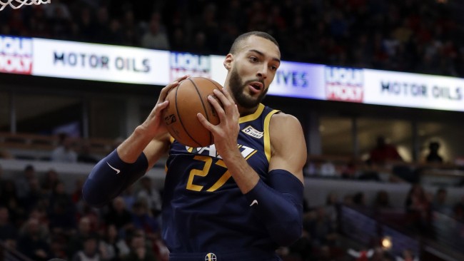 曾在波士顿获得戈贝尔签名的小球迷被确诊新冠