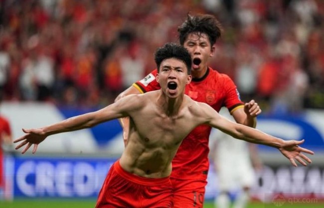 杨晨称王钰栋超同期的自己