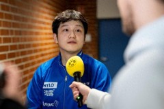 樊振东探访德甲多特主场 收获赠礼