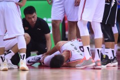 易建联将赴美治疗伤病