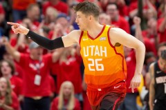 灰熊与太阳达成交易 科沃尔被送至太阳后被裁