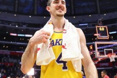 卡鲁索：自季后赛开始就关闭社交媒体