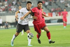 朱辰杰两次失误致丢球 国足不敌韩国