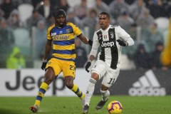 每体：道格拉斯-科斯塔考虑转会 首选曼城