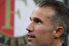 范佩西遭球迷训话 本赛季三线作战状态不佳