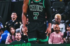 NBA常规赛凯尔特人客场146-115大胜快船 布朗平生涯新高50分 伦纳德22分