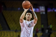 赵睿违反疫情防控规定被停赛三场并罚款一万