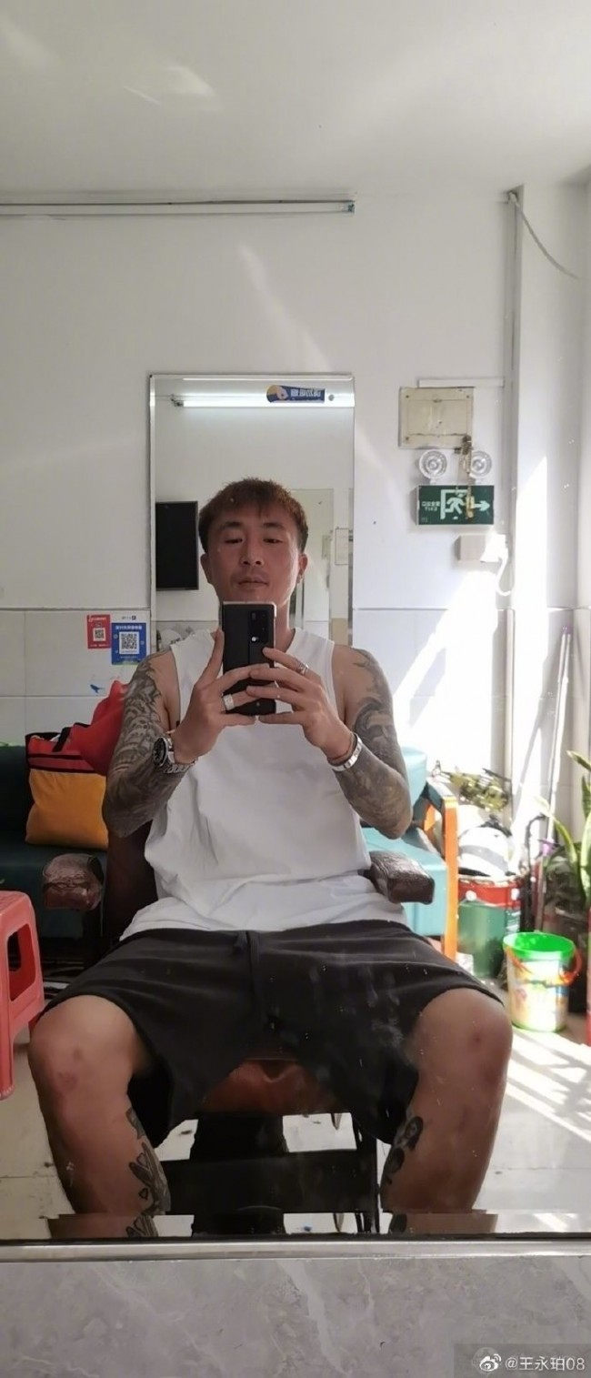 球员王永珀晒理发照