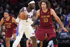 哈雷尔谈替补中锋位置争夺 自己就想打好球