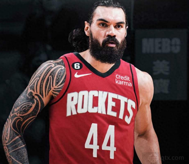 亚当斯被交易到火箭