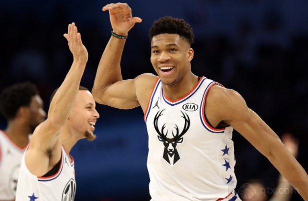 库里回应字母哥 他在去年也是联盟最佳