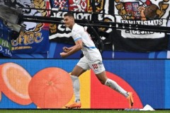 希克将缺席对阵土耳其的比赛 捷克前锋遭遇小腿肌肉拉伤