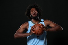 温斯洛臀部受伤赛季报销