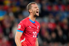 绍切克被剥夺队长职务 捷克队在赛后未理会球迷受罚