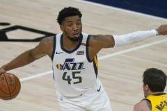 米切尔45分 爵士逆转快船大比分1-0