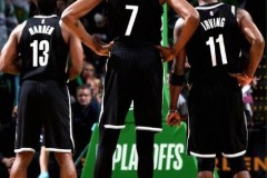 篮网三巨头合砍104分 欧文被球迷砸水瓶