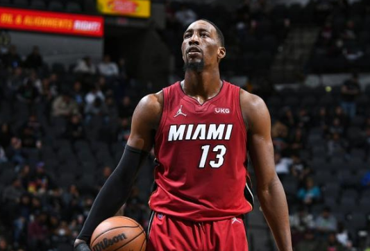 热火球员巴姆·阿德巴约