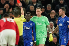 盖耶掌掴队友被罚下 堪称英超史上最罕见红牌