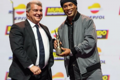 小罗获《世体》颁发传奇奖 小罗感谢拉波尔塔和罗塞尔