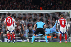 欧冠单场两次任意球破门人数统计 赖斯是第五位