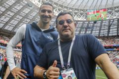 伊布到医院看望拉伊奥拉 目前病情十分严重