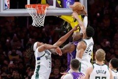 詹姆斯晒照上篮被打手 裁判报告显示未犯规