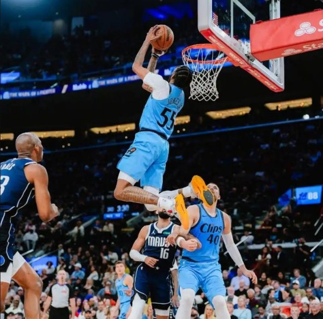 快船135-104大胜独行侠豪取4连胜