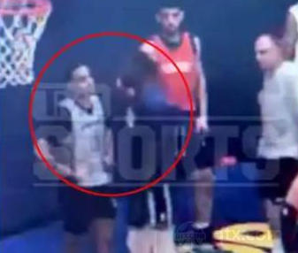 德雷蒙德-格林和队友乔丹-普尔发生了激烈的肢体冲突