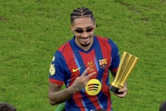 拉菲尼亚当选西超杯决赛MVP  单场梅开二度