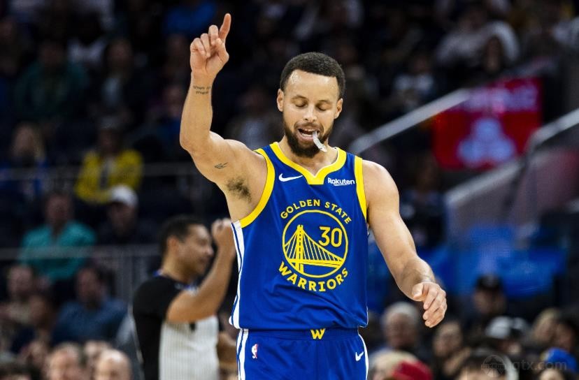 库里四节6犯被罚下