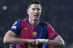 奥尔莫与莱万伤愈复出 对阵埃尔切两人先后替补登场