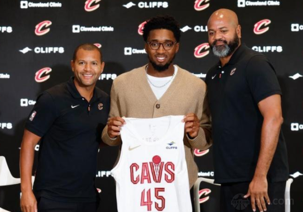 米切尔反驳爵士总裁观点 我曾经建议爵士不要交易戈贝尔