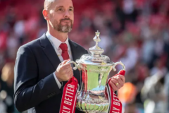 范巴斯滕支持滕哈格留任 球队应该给他更多的时间